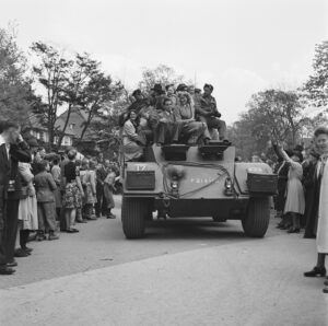 Bevrijding Hilversum panserwagen