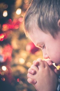 bidden kind jongen gebed