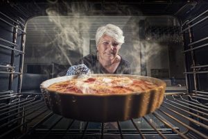 taart oven vrouw