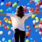 vrouw ballon positief vreugde