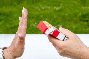 roken sigaret hand