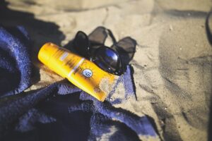 zonnebrandcreme strand insmeren