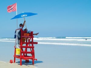 lifeguard strandwacht redding zee